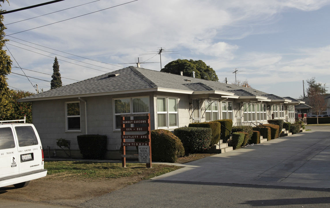 Sunset Gardens in Hayward, CA - Building Photo