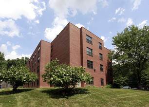 Burke Lake Gardens in Burke, VA - Building Photo - Building Photo