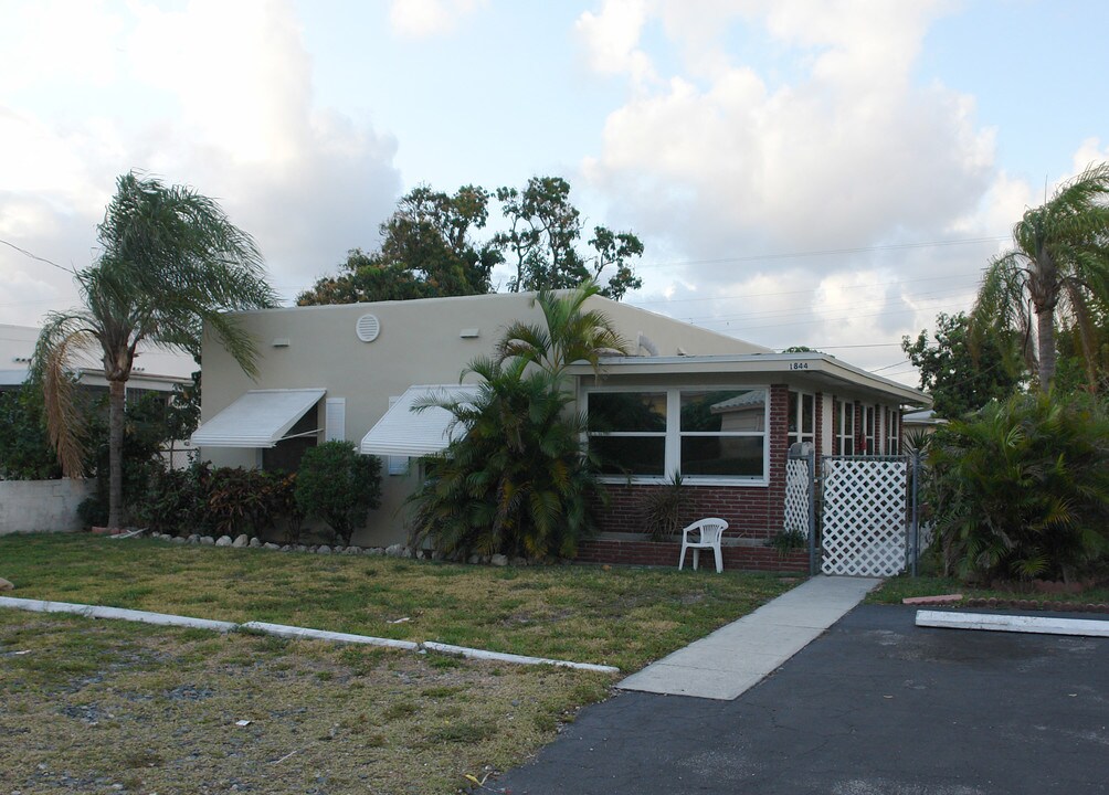 1844 Sherman St in Hollywood, FL - Building Photo