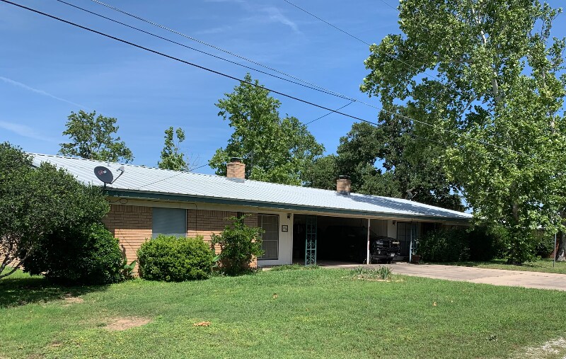 1805 Greenwood Ln in Kingsland, TX - Building Photo