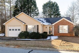 345 Spring Lake Ct in Athens, GA - Building Photo