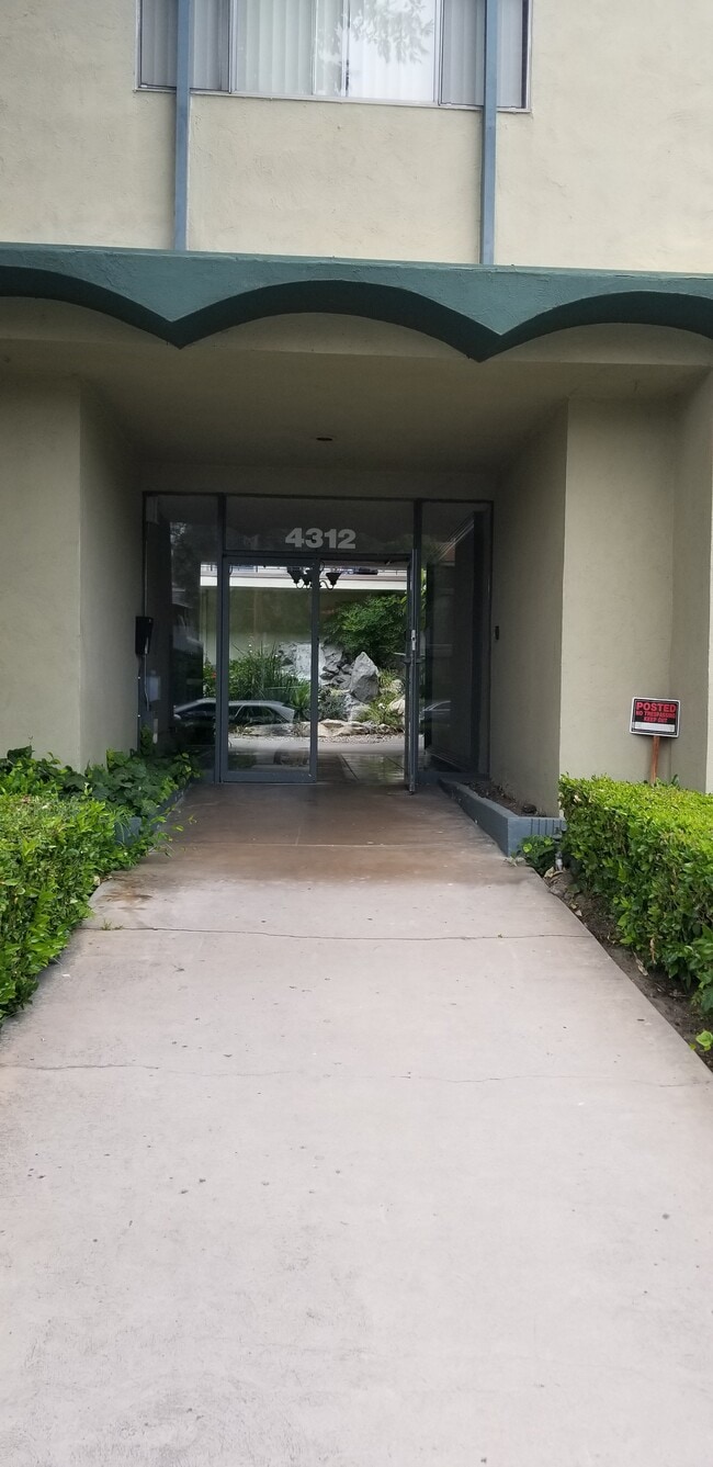 4312 Colfax Ave, Unit 9 in Los Angeles, CA - Building Photo - Building Photo