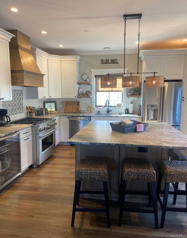 224 Wilmot Rd in Ocean Beach, NY - Building Photo - Building Photo