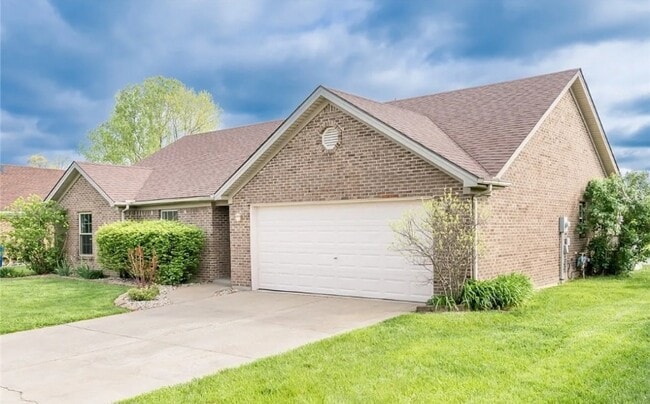 4105 Lakeside Dr in Sellersburg, IN - Building Photo - Building Photo