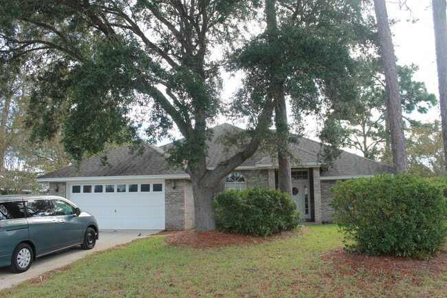 63 Norwich Cir in Niceville, FL - Building Photo - Building Photo