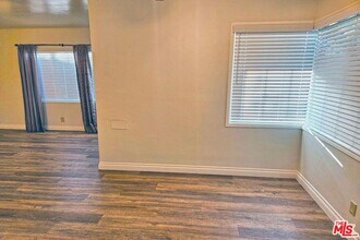 9966 Glencrest Dr in Burbank, CA - Building Photo - Building Photo