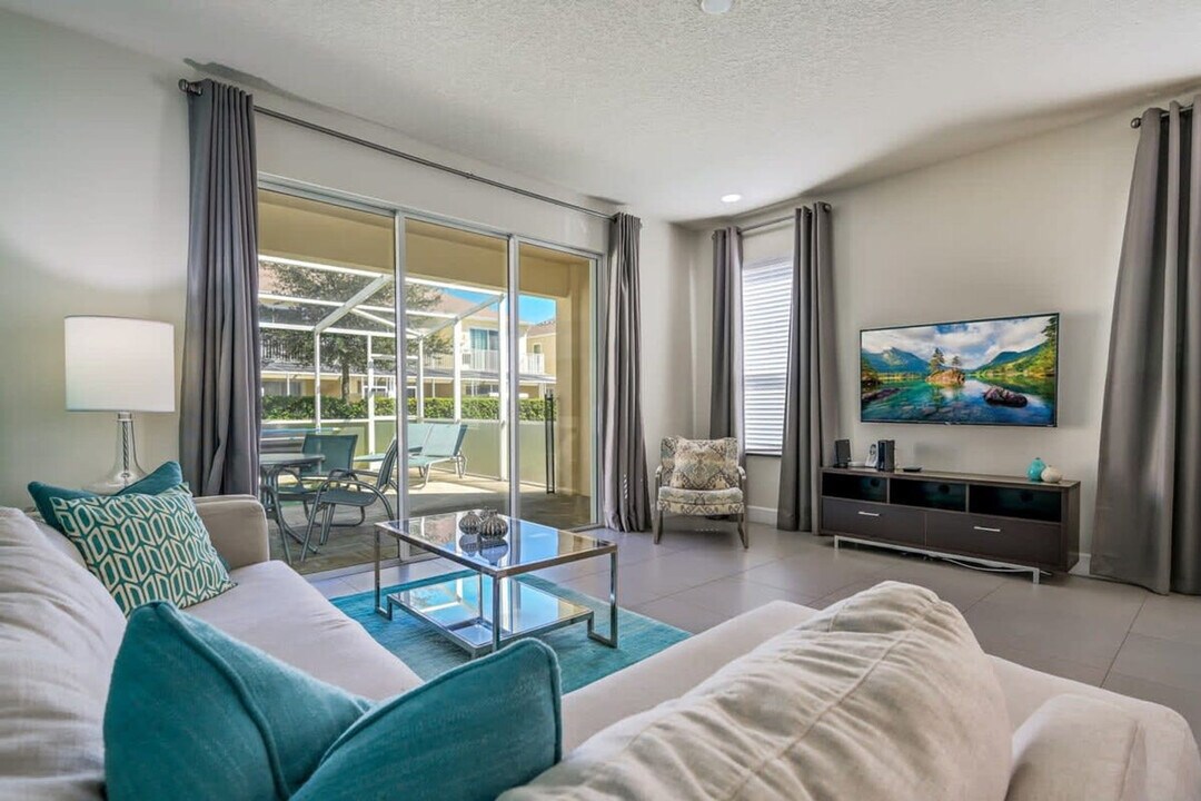 1651 Retreat Cir in Clermont, FL - Foto de edificio