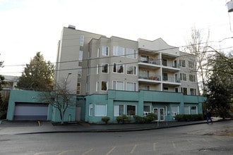 Blakely Place Condominiums in Seattle, WA - Foto de edificio - Building Photo