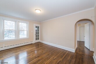 72 Claremont Ave in Verona, NJ - Building Photo - Building Photo