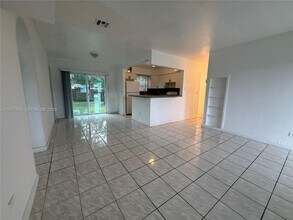 301 N 70th Ave in Hollywood, FL - Building Photo - Building Photo