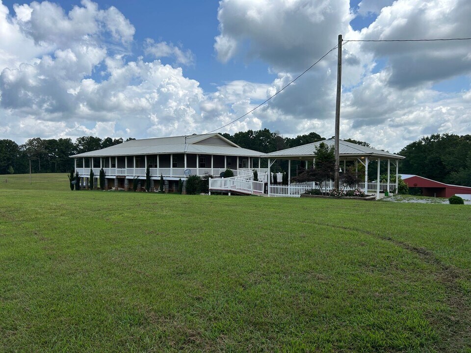266 Merrellton Rd in Jacksonville, AL - Building Photo