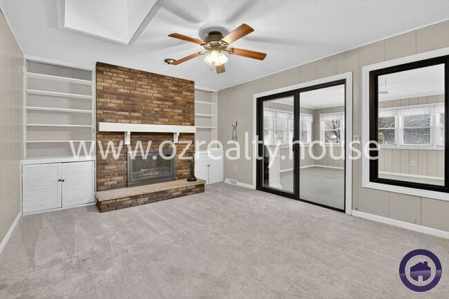 2417 Whitechapel Dr in Toledo, OH - Building Photo - Building Photo