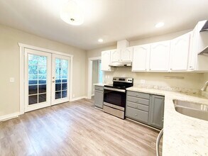 1907 E 18th St in Bremerton, WA - Building Photo - Building Photo