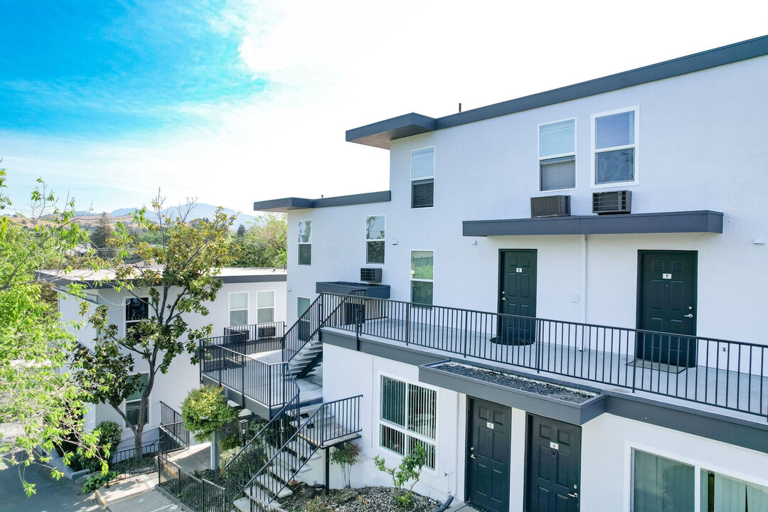 Oak & Iron in Walnut Creek, CA - Foto de edificio