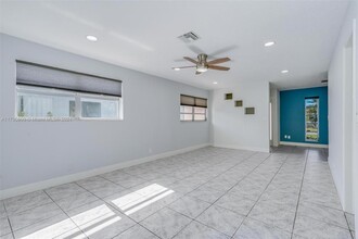 1401 NW 65th Terrace in Hollywood, FL - Foto de edificio - Building Photo