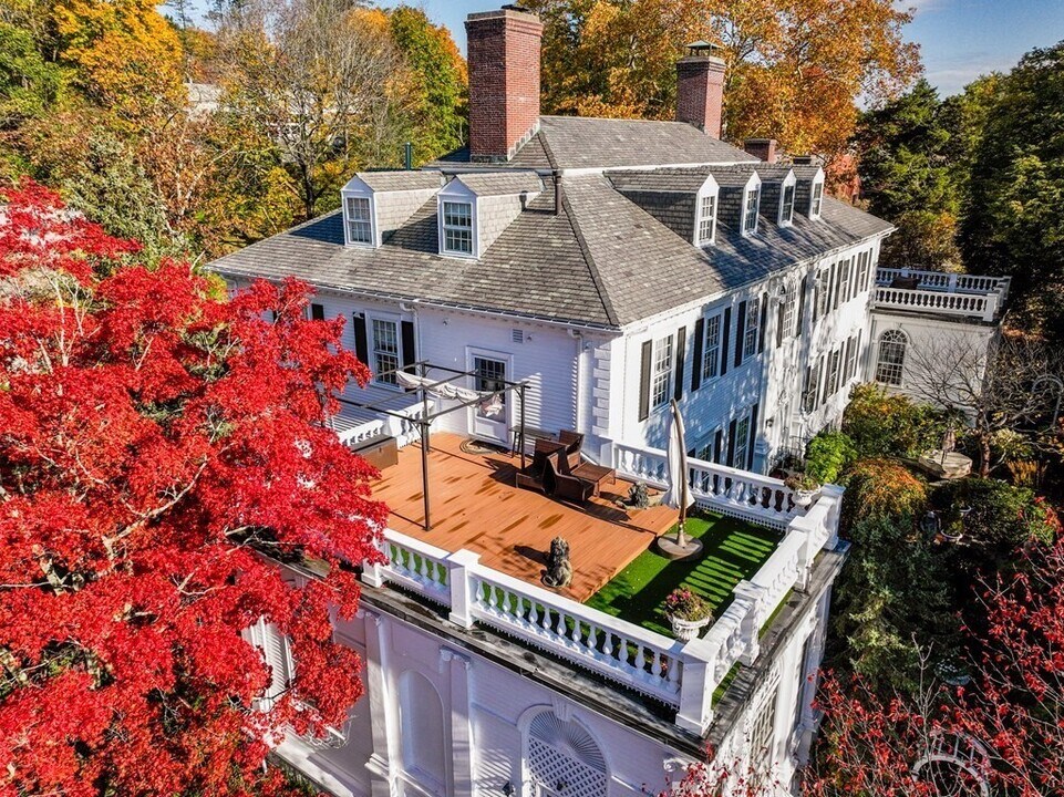 15 Catlin Rd, Unit 15 in Brookline, MA - Building Photo