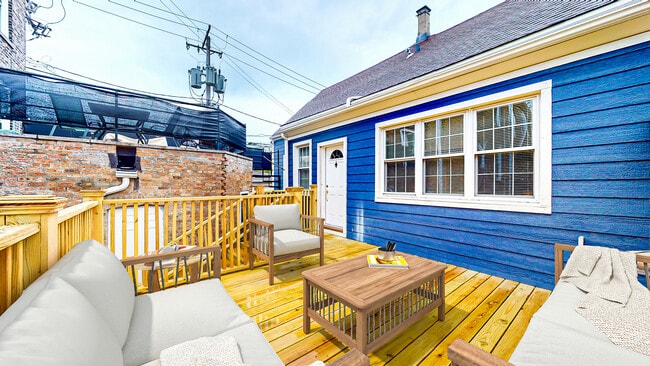 property at 2215 W Wellington Ave