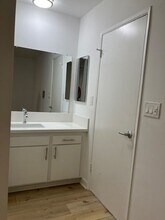 333 Vernon Ave, Unit 15 in Los Angeles, CA - Foto de edificio - Building Photo