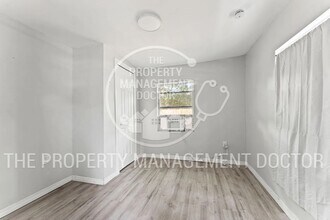 8930 Free Ave in Jacksonville, FL - Building Photo - Building Photo