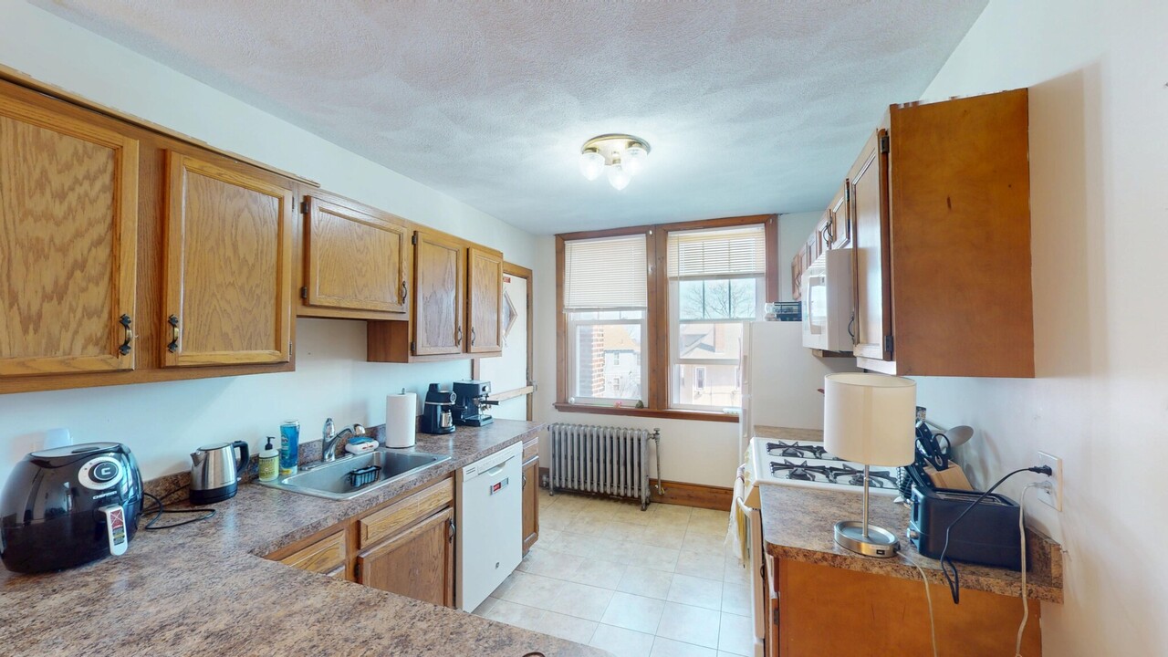 75 Nottinghill Rd, Unit 5 in Boston, MA - Building Photo