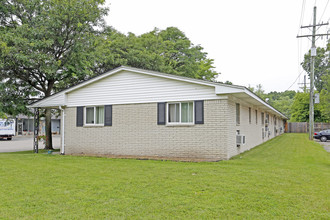 Lake Lynn Apartments in Waterford, MI - Foto de edificio - Building Photo