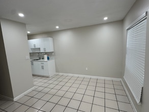 933 SW 16th Pl in Fort Lauderdale, FL - Building Photo - Building Photo