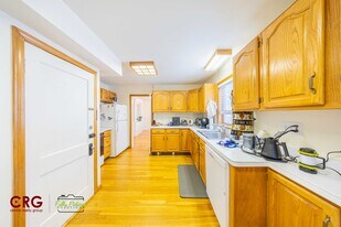 21 Salisbury Rd, Unit #1 in Newton, MA - Building Photo