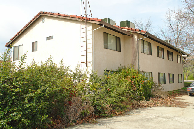 1253 Lancers Ln in Redding, CA - Building Photo - Building Photo