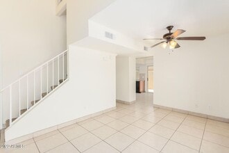 2415 W Greenway Rd in Phoenix, AZ - Building Photo - Building Photo