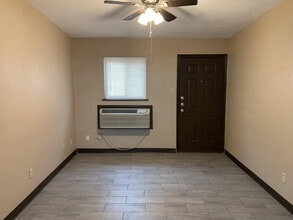 226 Cherry St in Levelland, TX - Building Photo - Building Photo