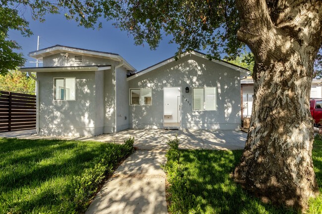 11458 Sophia Ave in Los Angeles, CA - Foto de edificio - Building Photo