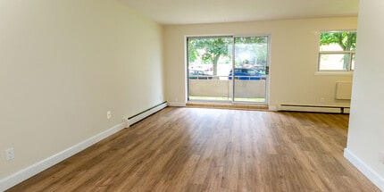 Dorchester Apartments in Sarnia, ON - Building Photo - Building Photo