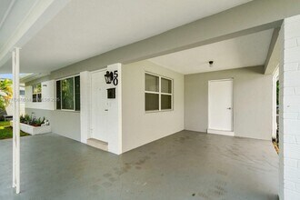 50 NE 45th Ct in Oakland Park, FL - Building Photo - Building Photo