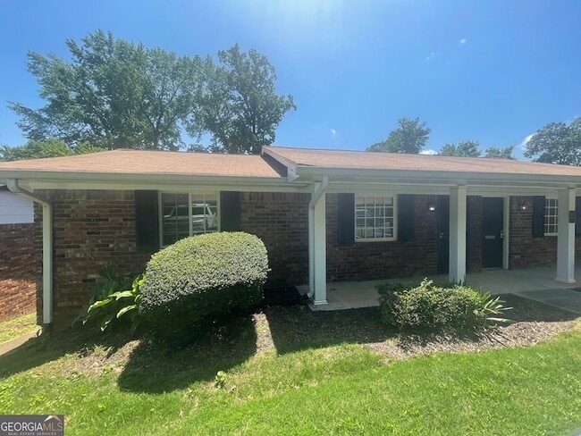 property at 140 Mt Zion Rd SE