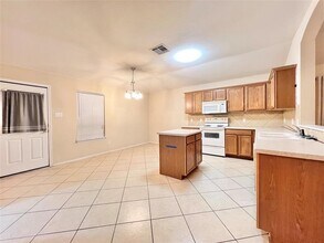 222 Mossy Rock Dr in Hutto, TX - Building Photo - Building Photo