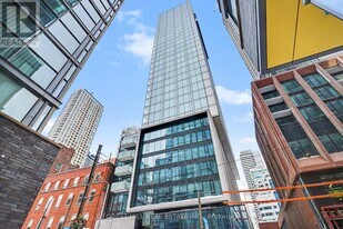 11 Charlotte St in Toronto, ON - Building Photo