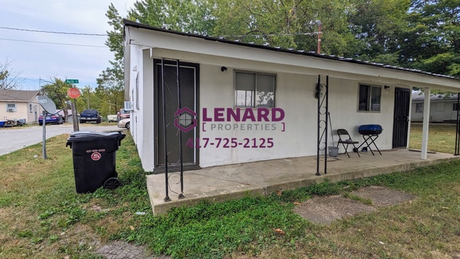 215 North St in Marshfield, MO - Building Photo - Building Photo