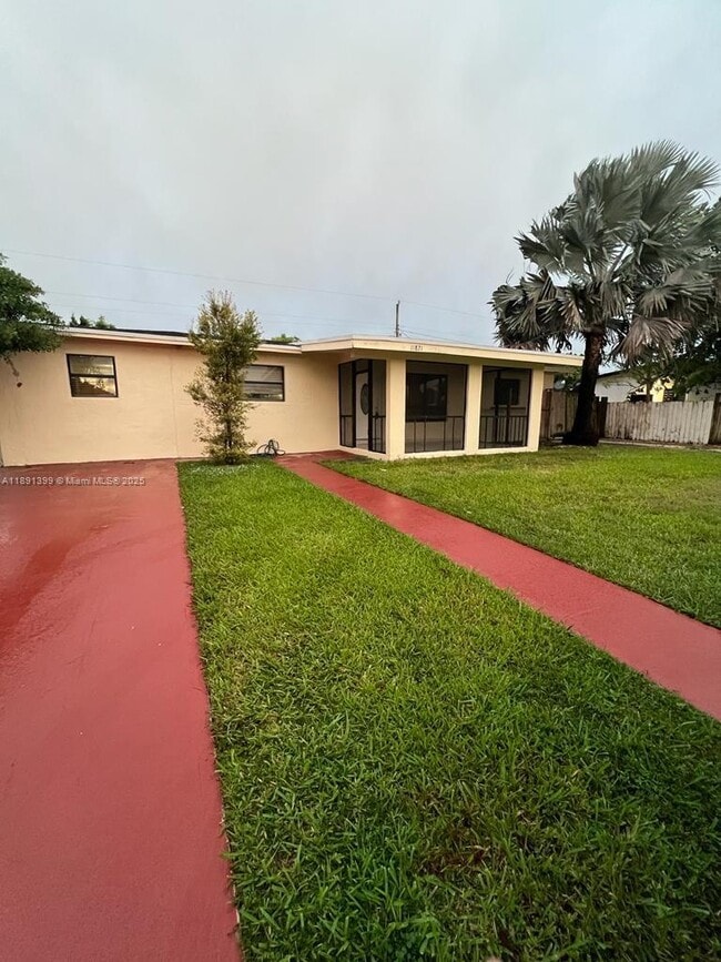 11821 SW 185th Terrace in Miami, FL - Building Photo - Building Photo
