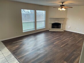 9027 Ferndale View Dr in Houston, TX - Foto de edificio - Building Photo