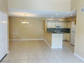 1275 Wildwood Lakes Blvd in Naples, FL - Building Photo - Building Photo