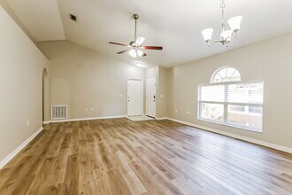 337 Placid Lake Dr in Sanford, FL - Building Photo - Building Photo