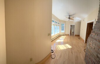 19 Hickok Pl, Unit 1 in Burlington, VT - Foto de edificio - Building Photo