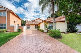 4725 NW 103rd Ct in Doral, FL - Building Photo