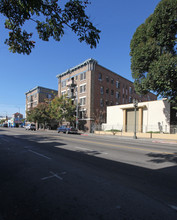 847 S Alvarado St in Los Angeles, CA - Building Photo - Building Photo