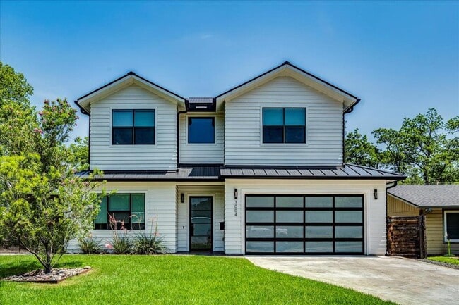 property at 3004 Hunt Trail