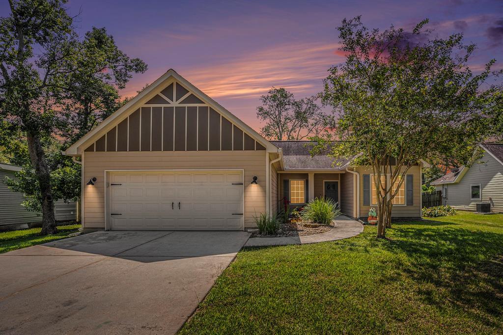 11915 22nd St in Santa Fe, TX - Building Photo