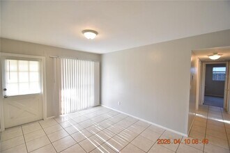 10922 Hyacinth Ave in Tampa, FL - Building Photo - Building Photo