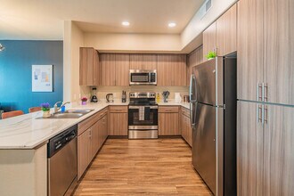 2044 S Willow Creek Apartment in Tempe, AZ - Building Photo - Building Photo