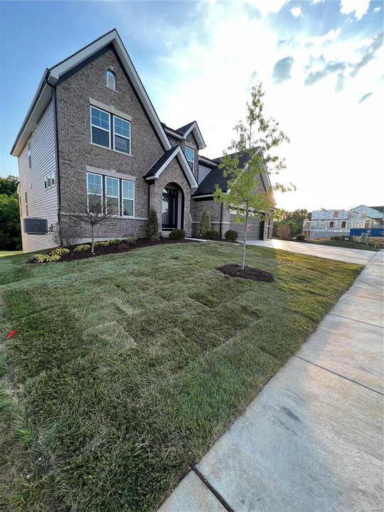851 Memsie Dr in O'Fallon, MO - Foto de edificio