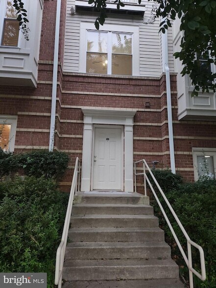 9486 Virginia Center Blvd, Unit 114 in Vienna, VA - Building Photo - Building Photo